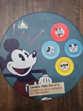 Disney Mickey & Friends Ceramic Plates Set of 4 New 8" Minnie Mouse Pluto